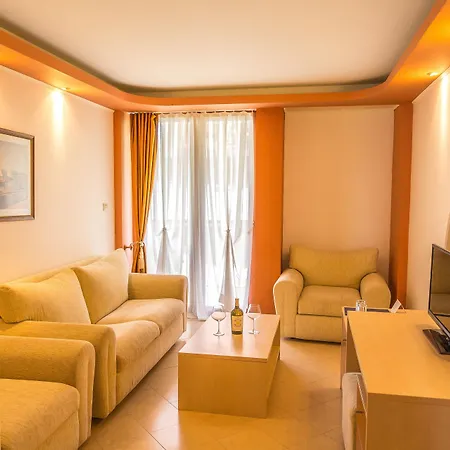 فندق Golden Pearl